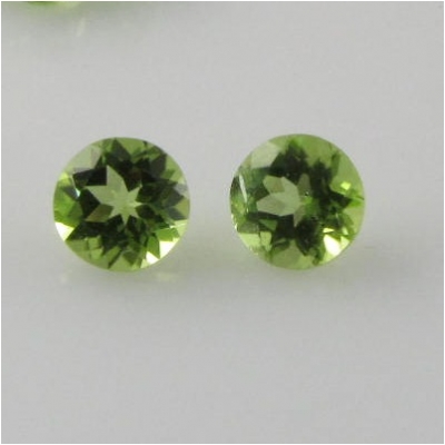 4 Peridot faceted round loose cut gemstones (N) 5mm CLOSEOUT